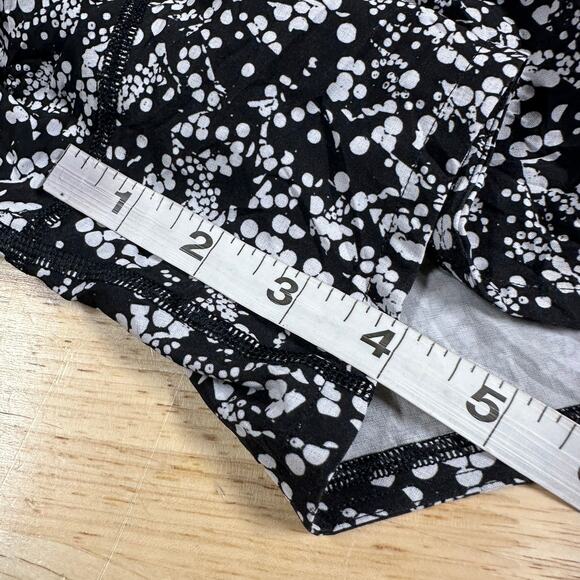 Lululemon Run Times Short II 4" Chirasu Black Chirakasu Alpine White Sz 6 EUC - Picture 9 of 9